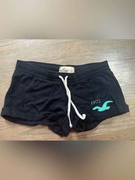 Hollister Pants - vintage navy blue Hollister low-rise sweat shorts mini women’s size small